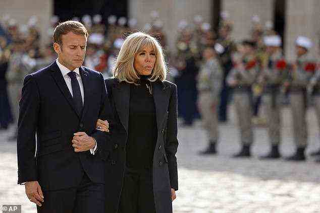 Der französische Präsident Emmanuel Macron (im Bild mit seiner Frau Brigitte Anfang dieses Monats) hat den australischen Premierminister Scott Morrison der Lüge beschuldigt
