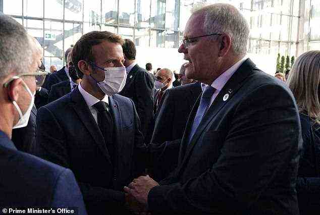 Peinlicher Händedruck in Rom zwischen dem australischen Premierminister Scott Morrison (Mitte rechts) und dem französischen Präsidenten Emmanuel Macron (Mitte links)