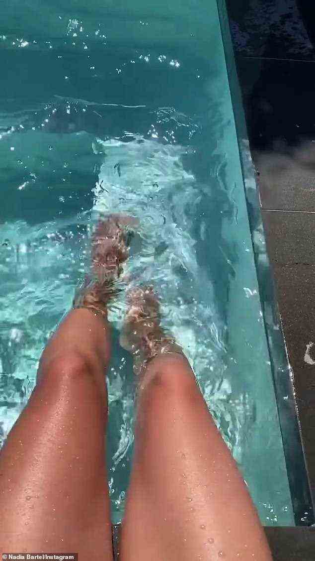 Entspannend: Nadia, 36, gab auf Instagram bekannt, dass sie den Tag am Pool entspannt verbrachte, nachdem sie nach ihrem Weißpulver-Skandal leise von der VRC-Website gestrichen wurde