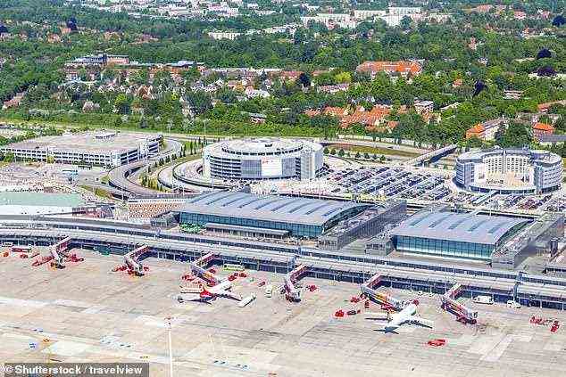 Der 51-jährige Mann wurde tot aufgefunden, nachdem das Flugzeug auf dem Hamburger Flughafen in Deutschland gelandet war