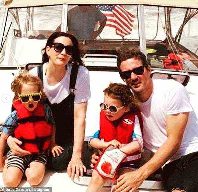 Familie: Das Paar teilt sich zwei Kinder, Sailor Gene (6) und Lula Rose (5).  Liv ist auch Mutter von Sohn Milo (16) aus ihrer Ehe mit Ex-Ehemann Royston Langdon
