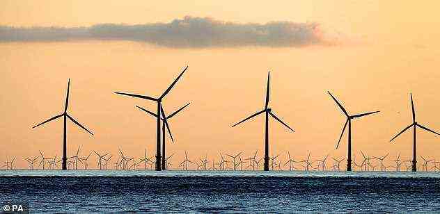 Offshore-Windparks sind tendenziell effizienter als solche an Land, da stärkere Winde die Turbinen schneller drehen lassen und somit mehr Energie erzeugen