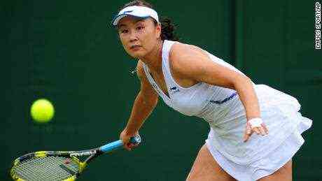 Peng Shuai spielt bei den Wimbledon Championships 2012.