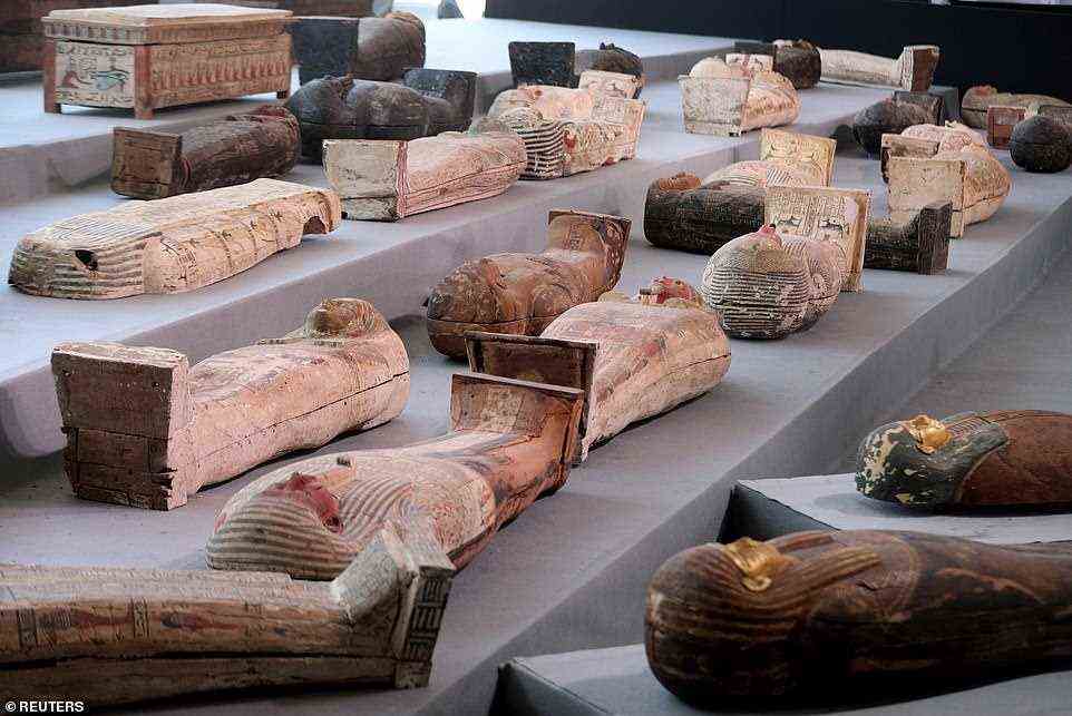 Sarkophage, die etwa 2.500 Jahre alt sind, gehören zu den Dutzenden, die 2020 in der Nähe der ägyptischen Nekropole Sakkara entdeckt wurden