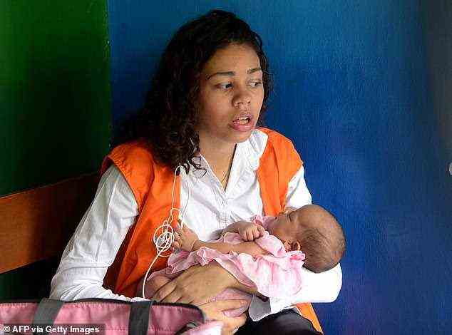 Mack, die zum Zeitpunkt der Ermordung ihrer Mutter schwanger war, brachte Stella im Gefängnis auf Bali zur Welt.  Die mittlerweile sechsjährige Stella wird 2015 mit ihrer Mutter gezeigt
