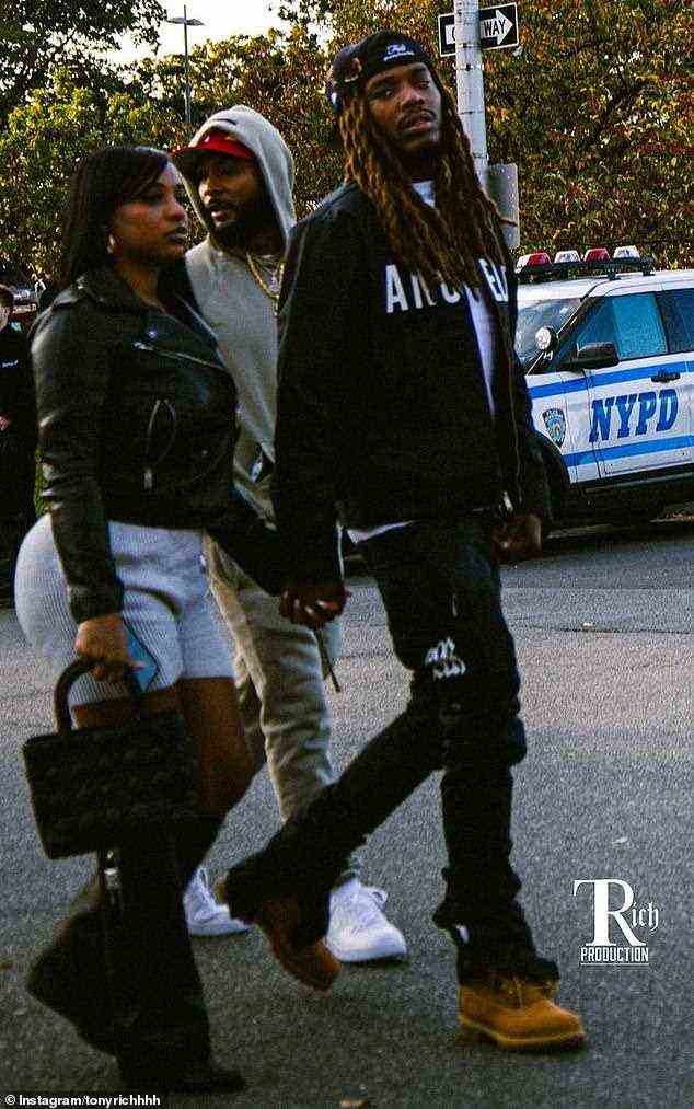 Rapper Fetty Wap wurde wegen Drogendelikten des Bundes festgenommen und am 28. Oktober im Citi Field Stadium in New York City in Gewahrsam genommen. Er ist kurz vor seiner Festnahme beim Festival abgebildet.  Er wurde am Freitag entlassen