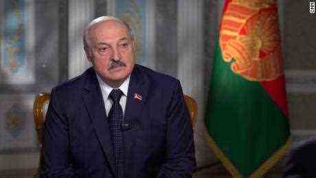 Weißrussischer starker Mann Alexander Lukaschenko versucht im kämpferischen Interview den Spieß umzudrehen