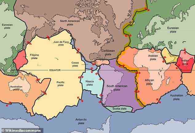 Karte zeigt die tektonischen Platten der Lithosphäre auf der Erde.  Orogenese ist der Prozess, bei dem tektonische Platten konvergieren und Gebirgssysteme entstehen