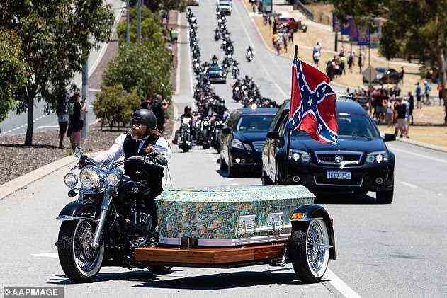 Rebellen-Biker Nick Martin wurde bei seiner extravaganten Bike-Beerdigung am 23.