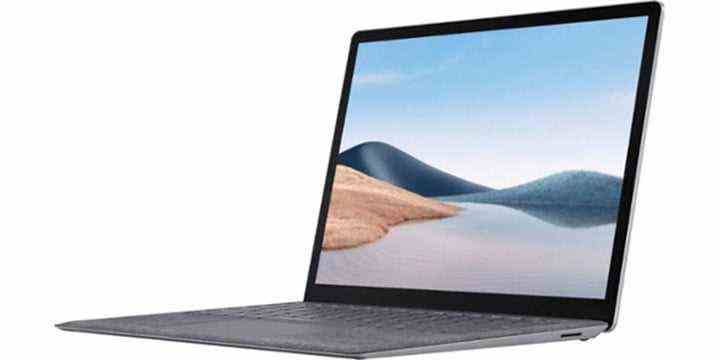 Microsoft Surface Laptop 4 auf weißem Hintergrund.