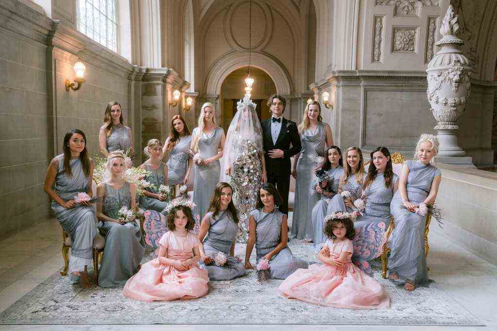 Die Hochzeitsfeier inklusive "Damengambit" Schauspielerin Anya Taylor-Joy (links von der Braut), die Trauzeugin war.