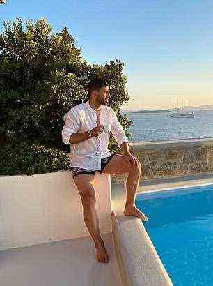 Sergio Agüero entspannt im Urlaub.  Spieler wurden gebeten, ihre Verpflichtungen außerhalb des Fußballs zu reduzieren