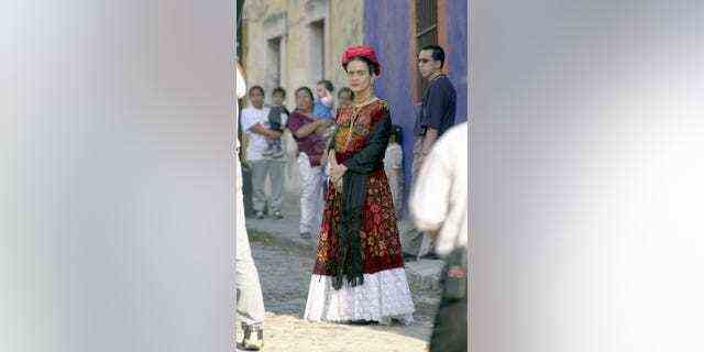 Salma Hayek tritt in einer Szene am Set des Films auf "Frida."