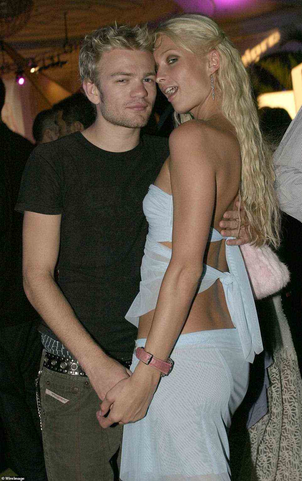 The internet was pretty shook when Paris and Deryck Whibley were spotted kissing and cozying up in 2003