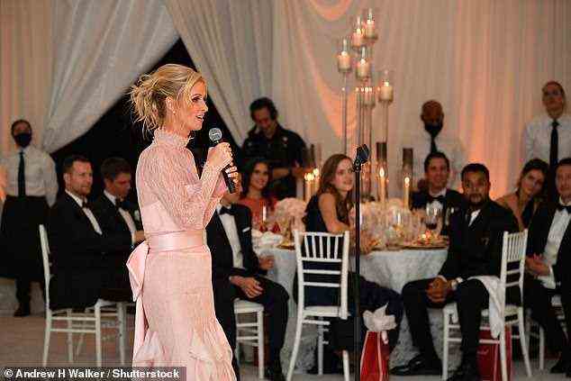 Alle Augen auf sie: Die in New York lebende Prominente erregte bei der Hochzeitsfeier die Aufmerksamkeit der Teilnehmer der A-Liste