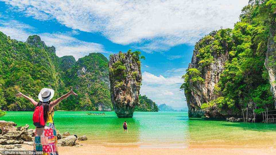 Buchtwache: Phang Nga Bucht.  Genießen Sie bei einer sechstägigen Katamaran-Kreuzfahrt die spektakuläre Aussicht auf die Bucht in der Nähe von Phuket