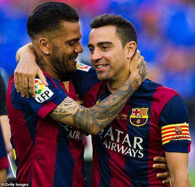 Xavi (rechts) und Alves (links) sind gute Freunde und ihre Kombinationen mit Lionel Messi waren das Fundament, auf dem so viele Barcelona-Tore aufgebaut wurden