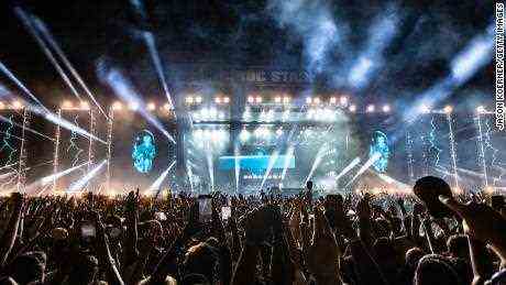 Nach Astroworld werden Musikfestivals hinsichtlich der Sicherheit von Menschenmengen einer neuen Prüfung unterzogen
