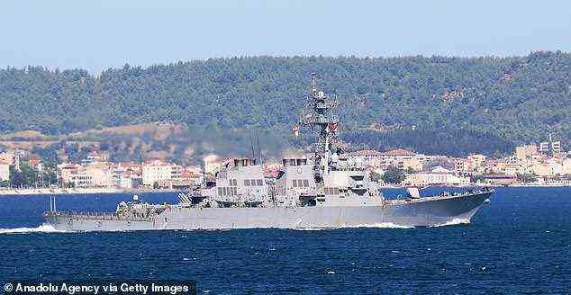 Die USS Porter der US Navy passiert 2019 die Dardanellenstraße in Canakkale, Türkei. Das Schiff befindet sich derzeit im Schwarzen Meer