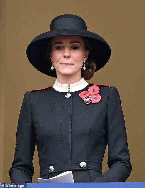 Die Herzogin sah nachdenklich aus, als sie über Whitehall hinausschaute