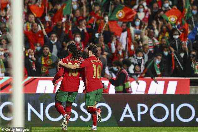 Silva (rechts) spielte eine Rolle beim frühen Auftakt von Renato Sanches, aber Portugal verlor die Führung