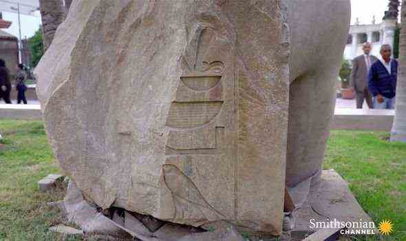 Hieroglyphen: Die Schnitzereien an der Seite der Statue zeigten Psamtik als rechtmäßigen Besitzer