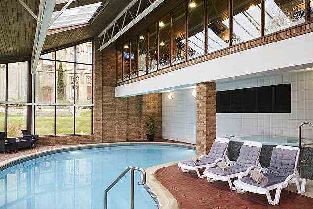 Abgebildet ist der Pool im Mercure Sheffield Kenwood Hall Hotel & Spa.  DayBreakHotels sagte, dass es seinen Partnerhotels jeden Monat durch den Verkauf des Tageszugangs zu Zimmern und Dienstleistungen einen zusätzlichen Umsatz von bis zu 10.000 GBP bringt.