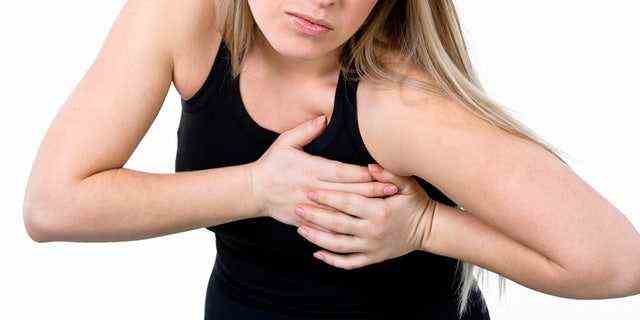 Die Symptome eines Herzinfarkts können bei Männern und Frauen unterschiedlich sein. 
