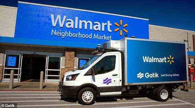 Der Start des Drohnen-Lieferservices erfolgt nur 11 Tage, nachdem Walmart angekündigt hat, dass es vollständig fahrerlose Lastwagen einsetzt, um Lebensmittel von einem Fulfillment-Center zu seinem Supermarkt in Bentonville, Arkansas, zu bringen.