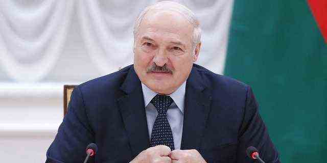 Der weißrussische Präsident Alexander Lukaschenko spricht während eines Treffens mit Vertretern der Gemeinschaft Unabhängiger Staaten in Minsk am 28. Mai 2021. Ein Journalist schlägt vor, dass Lukaschenko Putin wegen der Migrationskrise „effektiv erpresst“.