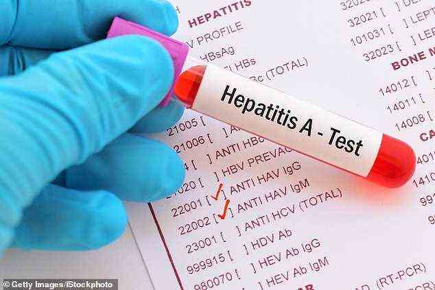 Gesundheitsbehörden empfehlen, dass sich jeder, der im Laden gegessen oder getrunken hat, gegen Hepatitis A impfen lässt (Dateibild)