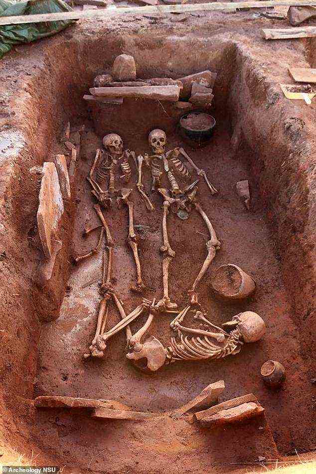 Es wird angenommen, dass dieses skythische Paar in den Dreißigern gestorben ist und mit einem Baby und einer älteren Dienstbotin begraben wurde
