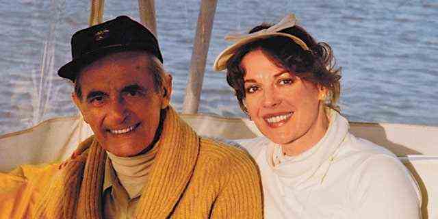 "Unser Vater mit Natalie on the Splendour," schrieb Lana Wood. "Sie segelten gerade zum ersten und letzten Mal auf dem Boot für meinen Vater herum.  Er starb nicht lange, nachdem dieses Foto aufgenommen wurde."
