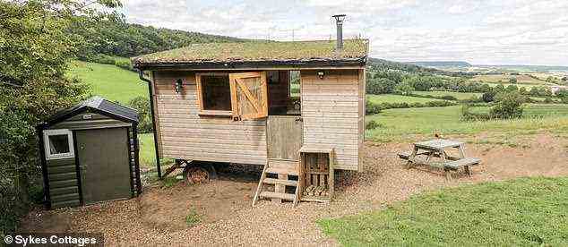 Das Paar gab 11.000 Pfund aus, um während der Sperrung die Hirtenhütte in Scarborough aufzubauen