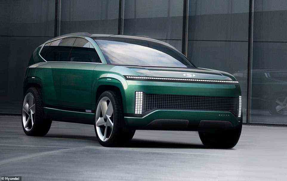 Im Bild: Das SEVEN Concept, ein Prototyp eines Elektro-SUV von Hyundai, wurde diese Woche auf der AutoMobility LA vorgestellt.  Das Unternehmen wird 2024 mit der Herstellung des Ioniq 7 beginnen, obwohl das tatsächliche Produktionsmodell wahrscheinlich viel weniger auffällig sein wird