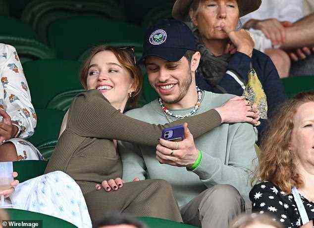 Bestätigung: Im Juli hatten Pete und Phoebe ihren ersten öffentlichen Auftritt als Paar, als sie in Wimbledon in London eine geliebte Show aufführten;  3. Juli