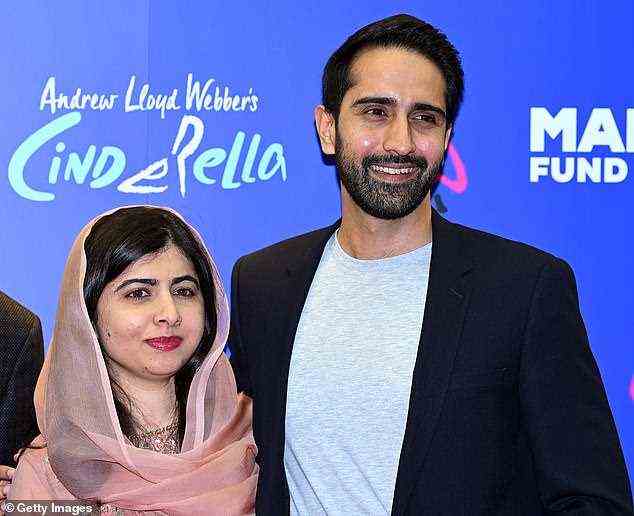 Malala und Asser (im Bild) hielten ihre Beziehung privat und schockierten die Unterstützer, als sie Anfang dieses Monats bekannt gaben, dass sie in einer Zeremonie in ihrem Haus in Birmingham den Bund fürs Leben geschlossen hatten