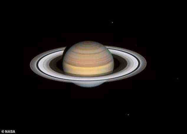 Die Ringe des Saturn bestehen aus Eis und Gestein unterschiedlicher Größe und könnten Überreste alter Kometen, Asteroiden oder Himmelssatelliten sein