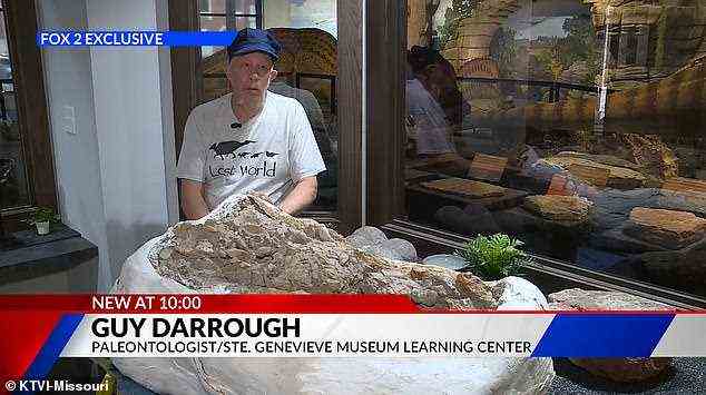 Ein junger Parrosaurus Missouriensis wurde vom Paläontologen Guy Darrough gefunden (im Bild)