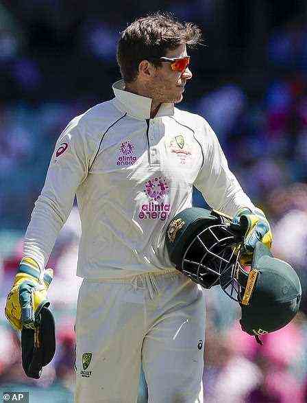 Der australische Kapitän Tim Paine geht während eines Cricket-Tests gegen Indien auf dem Sydney Cricket Ground in Sydney, Australien am 9. Januar 2021, um die Enden zu wechseln