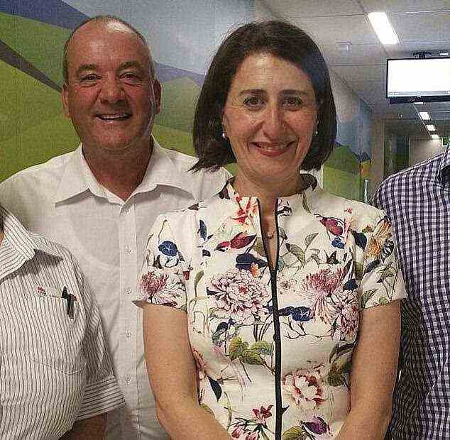 Der NSW-Korruptionswächter ICAC untersuchte, ob Frau Berejiklian korruptes Verhalten ihres Ex-Freundes, des ehemaligen Abgeordneten Daryl Maguire (zusammen abgebildet) ermutigte oder erlaubte.
