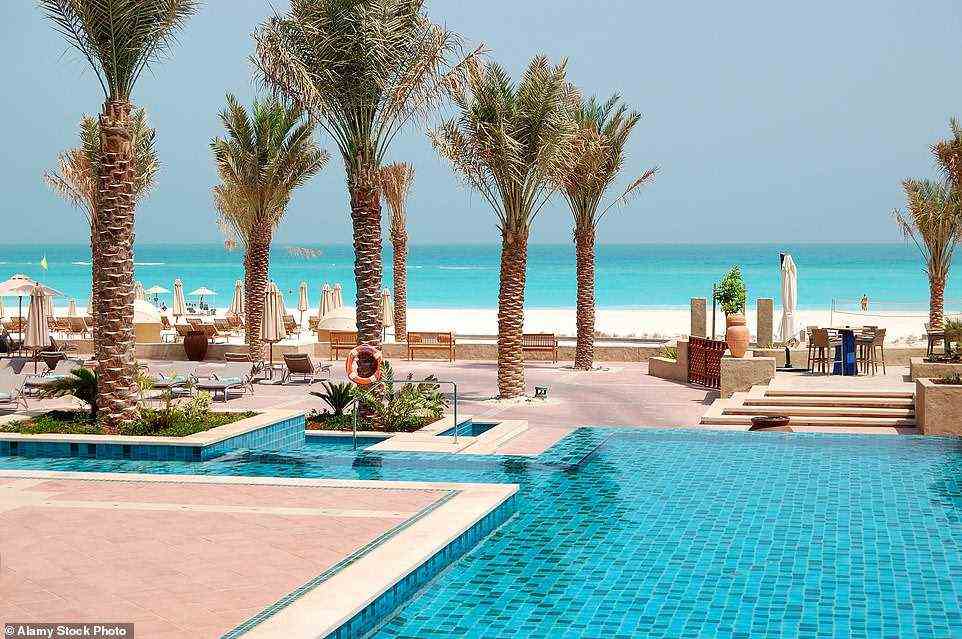 Blauer Horizont: Der Blick aus einem Hotel auf der Insel Saadiyat, wo man laut Robert „außer Sand und Meer nichts sieht“