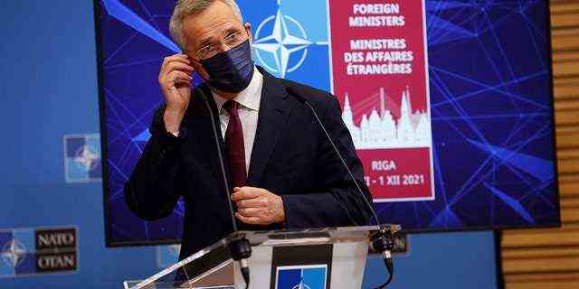 NATO-Generalsekretär Jens Stoltenberg spricht vor einem Treffen der NATO-Außenminister vom 30. November bis 1. Dezember im NATO-Hauptquartier in Brüssel, Belgien, am Freitag, 26. November 2021. 