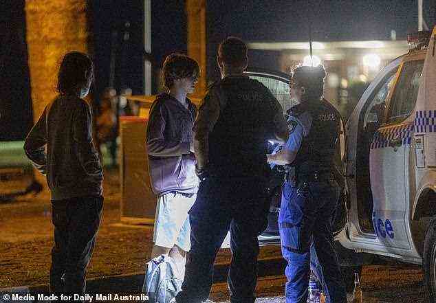 Police are seen speaking to some Schoolies participants as they enjoy their night in Byron Bay on Saturday night