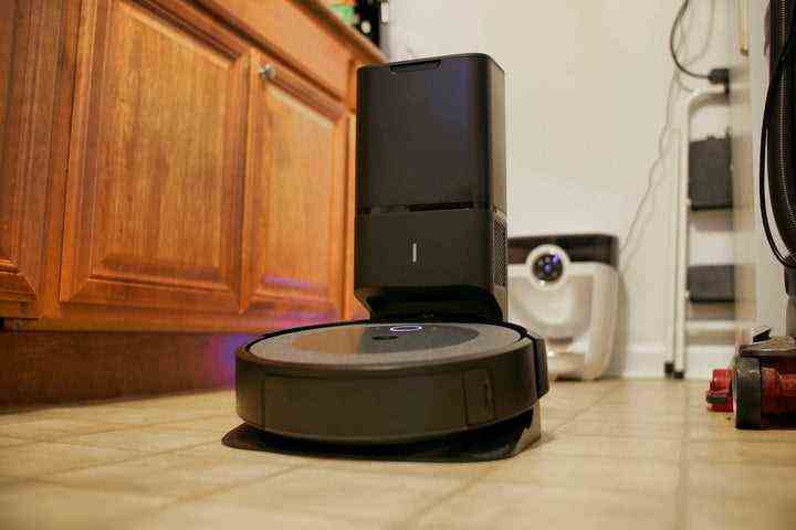 iRobot Roomba i3 Plus dirt disposal unit.