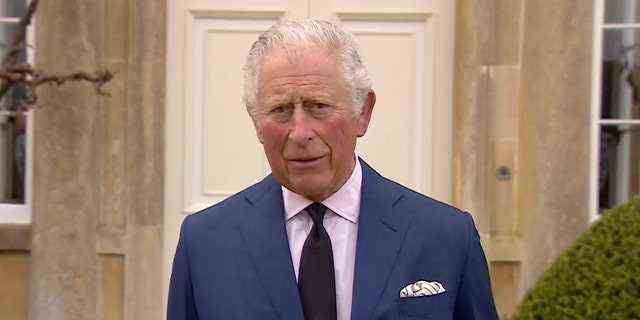 Prinz Charles wird vorgeworfen, über die Hautfarbe von Meghan Markle und Prinz Harrys Erstgeborenem spekuliert zu haben.