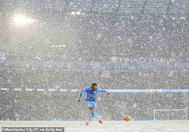 Citys 2:1-Sieg über West Ham fand im Schneetreiben statt, aber das Spiel konnte weitergehen