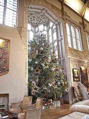 Festliches Funkeln: Der Baum in Fawsley Hall