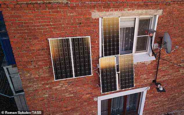 Der Aufzug von Herrn Yudin wird mit Sonnenkollektoren betrieben, so dass ein Stromausfall in der Umgebung ihn nicht innerhalb oder außerhalb seines Hauses stranden lässt