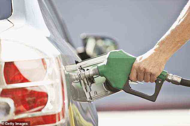 Wenn der Benzin- und Dieselpreis um 12 Pence bzw. 10 Pence pro Liter sinken würden, würden beide deutlich unter den bisherigen Rekord von 2012 fallen und 5 Wochen himmelhohe Kosten für die Fahrer beenden
